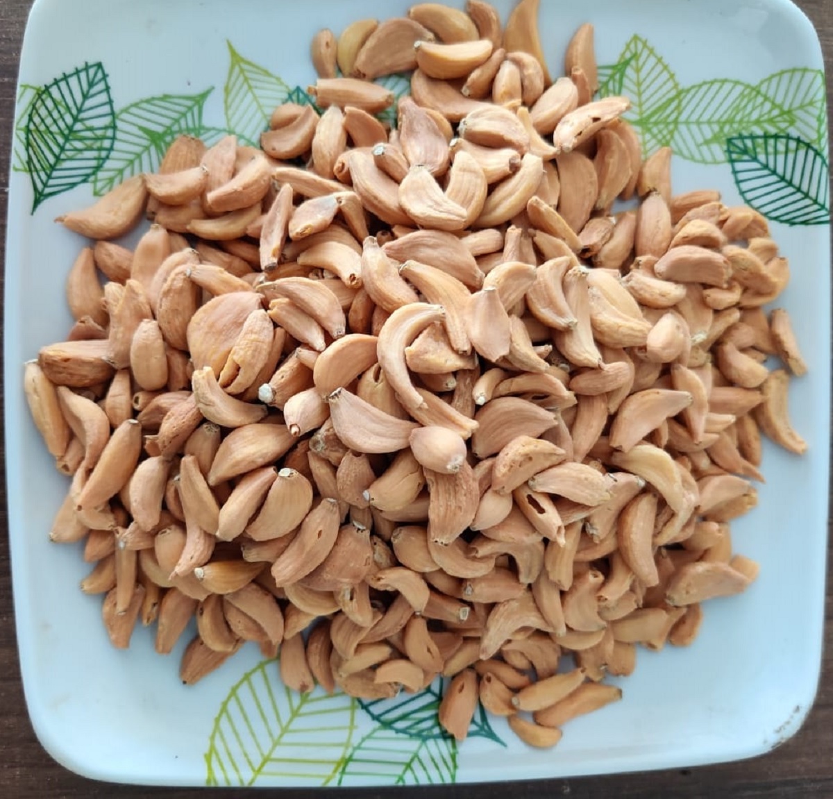 Dehydrated Garlic Flakes (8-15mm) Export Quality