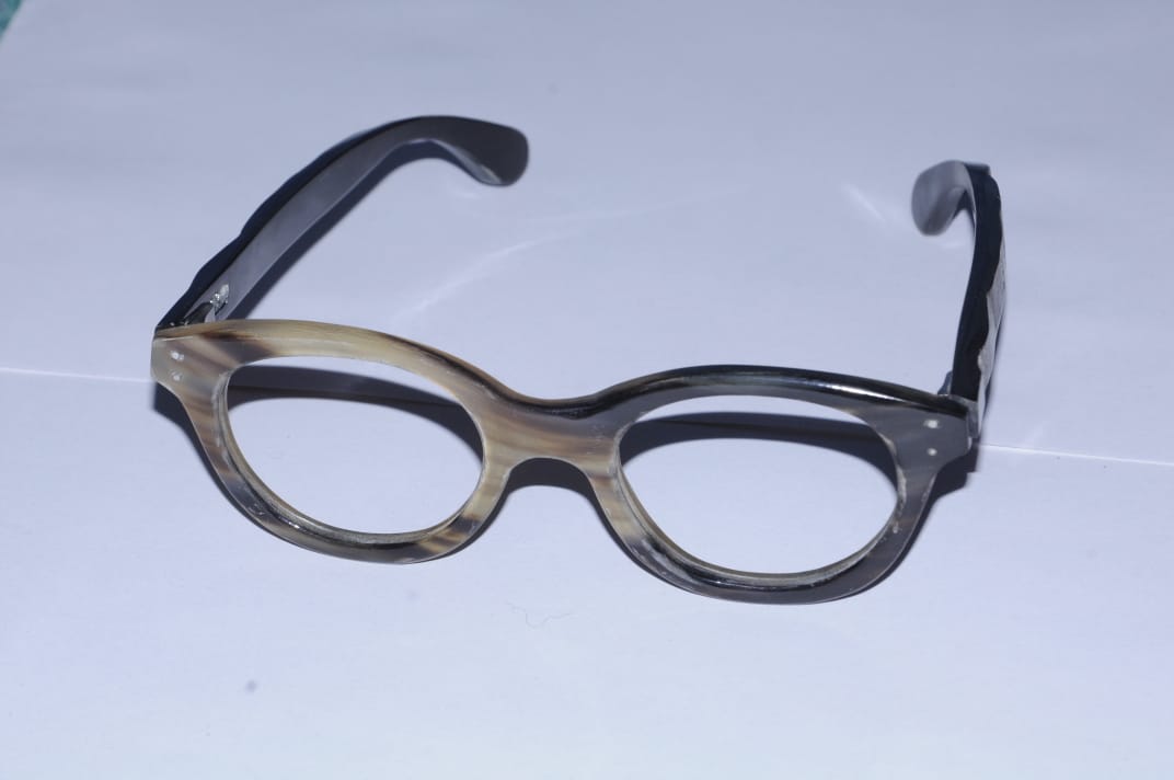 Eyeglass 